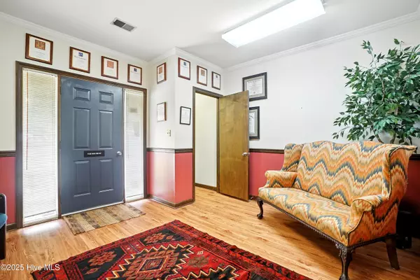 Edenton, NC 27932,106 E Queen ST