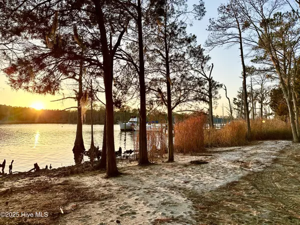 New Bern, NC 28560,5514 Gondolier DR