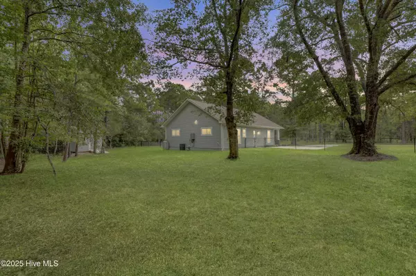 Hubert, NC 28539,185 Van Riggs RD