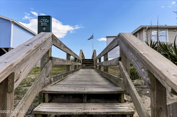 Surf City, NC 28445,1013 N Shore DR