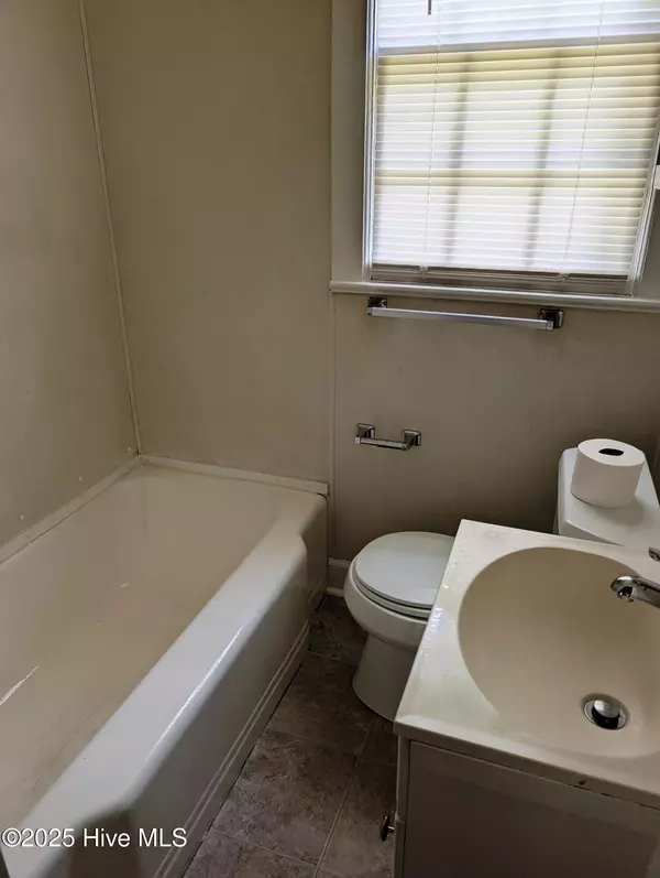 Wilson, NC 27893,1109 Woodrow ST S