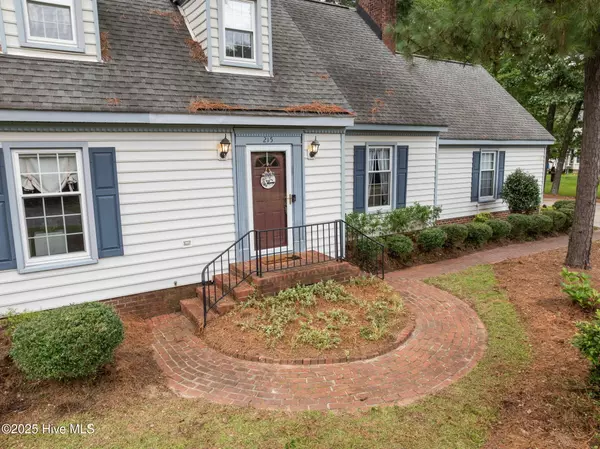 Greenville, NC 27858,215 Cherrywood DR