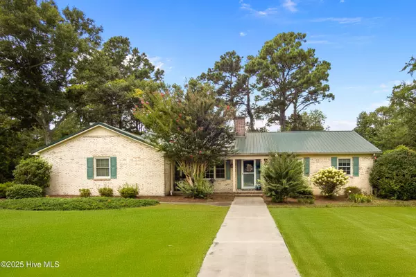 200 Tree Fern DR, Morehead City, NC 28557