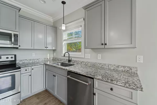 Hubert, NC 28539,221 Chestwood DR