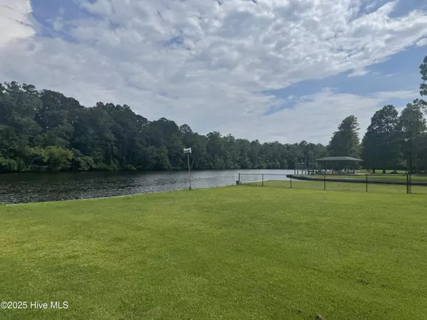 New Bern, NC 28562,236 Shoreline DR
