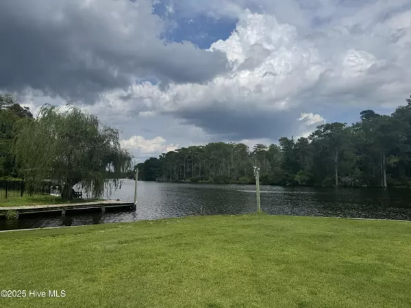 New Bern, NC 28562,236 Shoreline DR