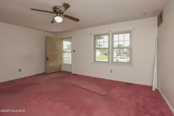 Jacksonville, NC 28546,16 Colonial DR