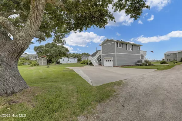 Harkers Island, NC 28531,125 Pelican LN