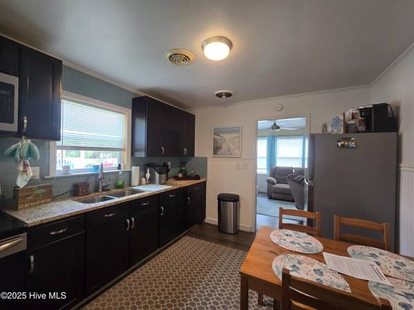Morehead City, NC 28557,909 N 20th ST