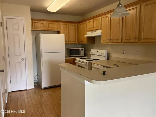 Carolina Beach, NC 28428,609 Spencer Farlow DR #33