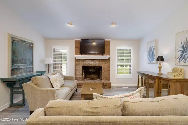 New Bern, NC 28560,1513 Caracara DR