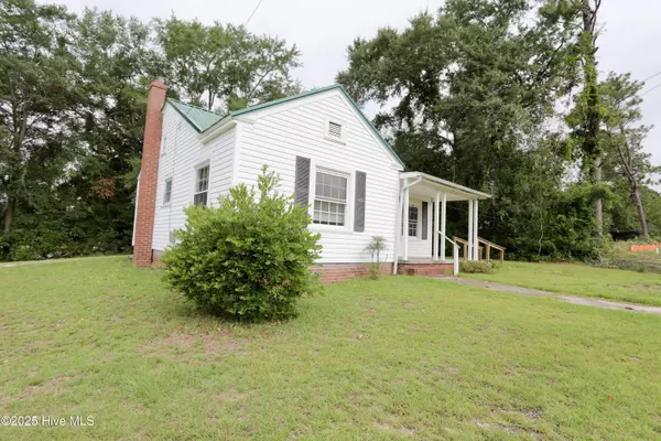 303 N Sandhills BLVD, Aberdeen, NC 28315