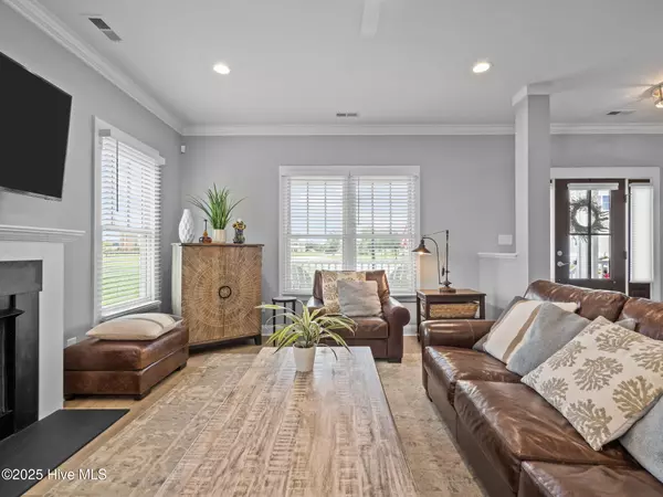 Swansboro, NC 28584,209 Villagers WAY