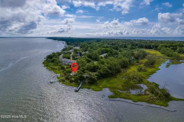 Pine Knoll Shores, NC 28512,1 West CT