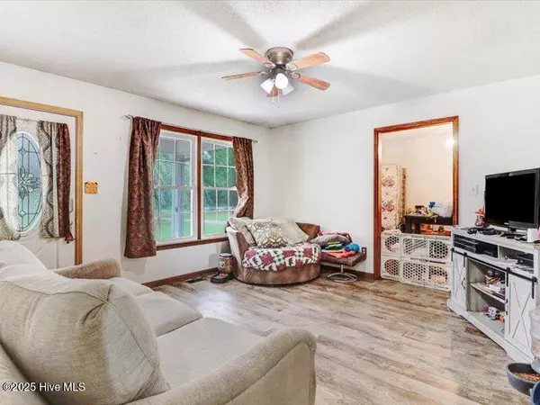 Richlands, NC 28574,669 Francktown RD