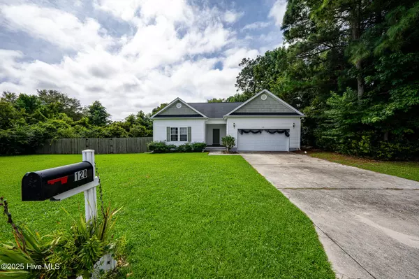 120 Secretariat DR, Sneads Ferry, NC 28460