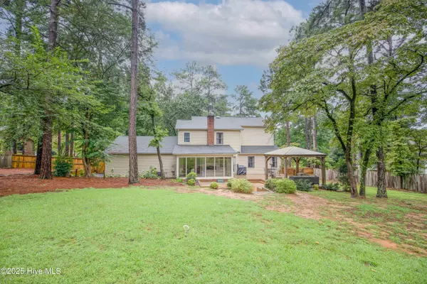 Southern Pines, NC 28387,215 W Hedgelawn WAY