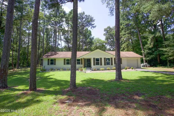 Southern Pines, NC 28387,906 N Glenwood TRL