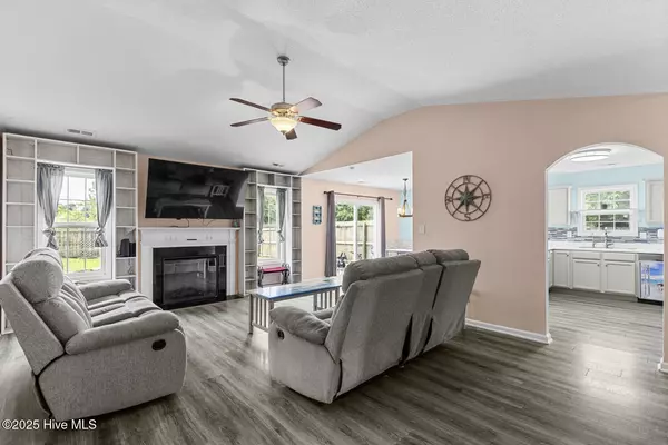 Swansboro, NC 28584,200 Low Country LN