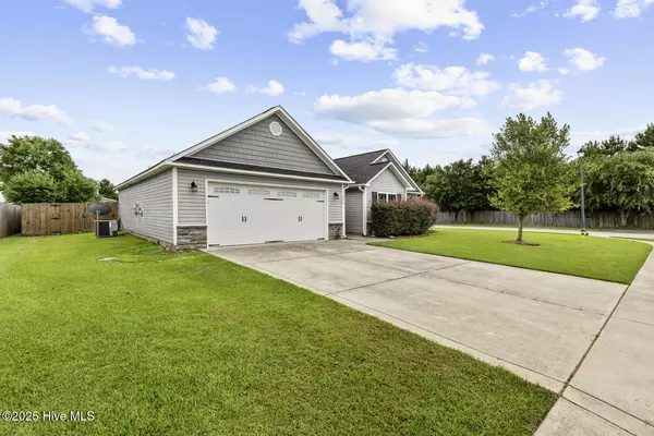Swansboro, NC 28584,200 Low Country LN