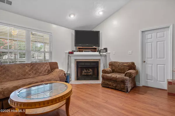 Raeford, NC 28376,225 Hogart ST