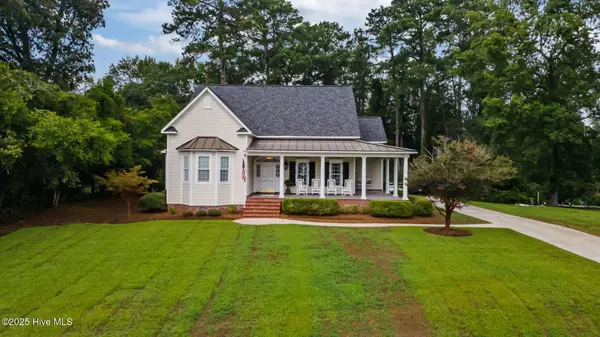 128 Trent Shores DR, Trent Woods, NC 28562