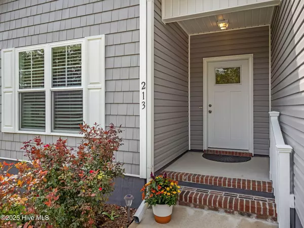 Hubert, NC 28539,213 Baker RD