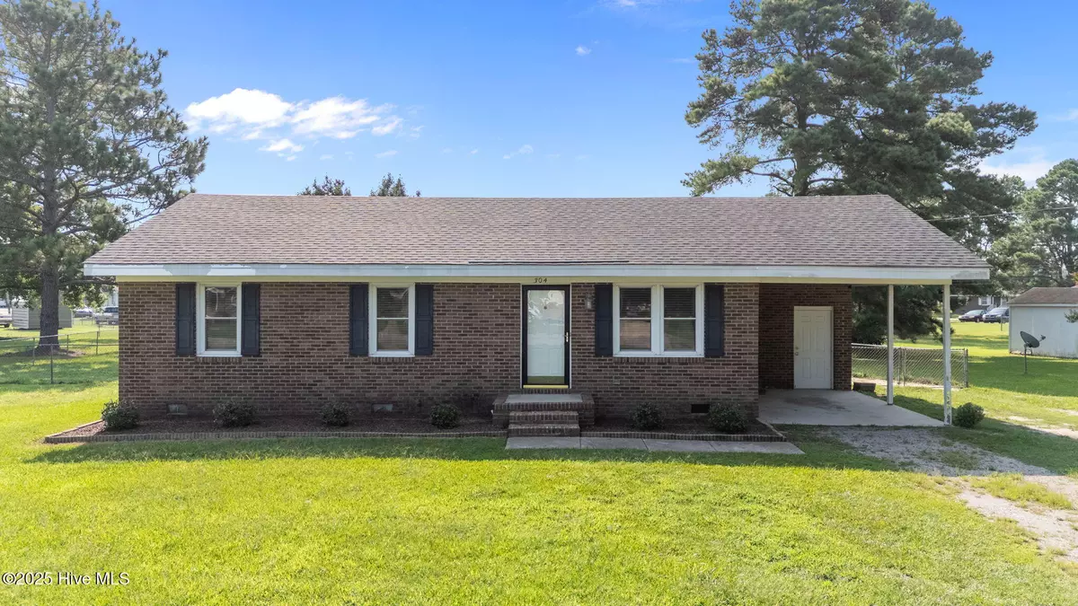 Stantonsburg, NC 27883,304 Minshall DR