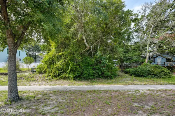 Oak Island, NC 28465,505 W Oak Island DR