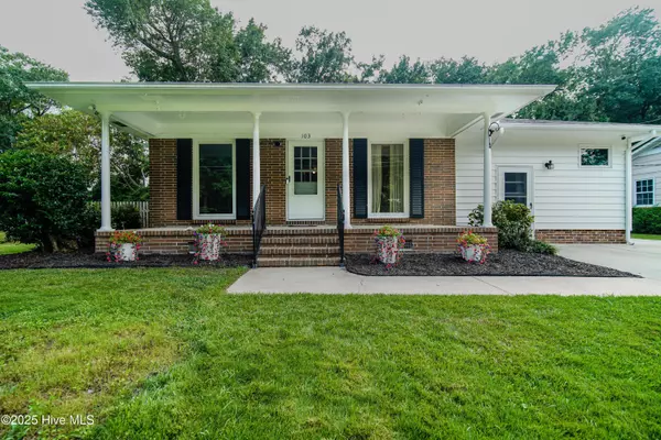103 Brookdale PLZ, Jacksonville, NC 28546