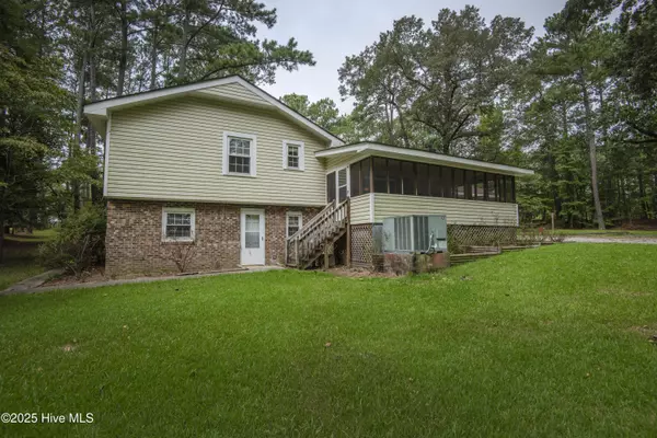 Tarboro, NC 27886,284 Northwoods Country RD