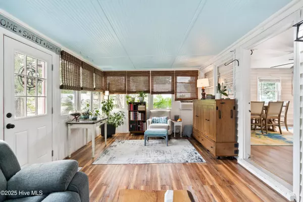 Carolina Beach, NC 28428,418 Raleigh AVE