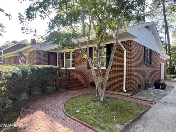 Smithfield, NC 27577,1112 S Crescent DR