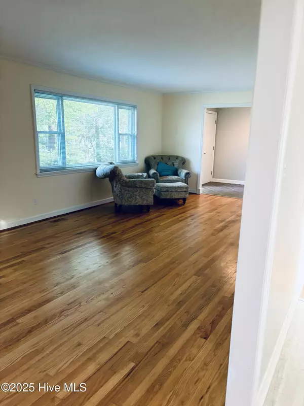 Trent Woods, NC 28562,200 Hillcrest RD