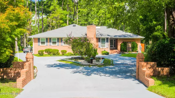 4 Moss CT, Carolina Shores, NC 28467