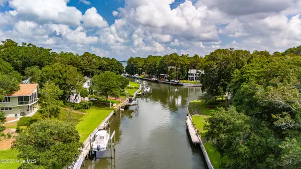 Pine Knoll Shores, NC 28512,160 Arborvitae DR