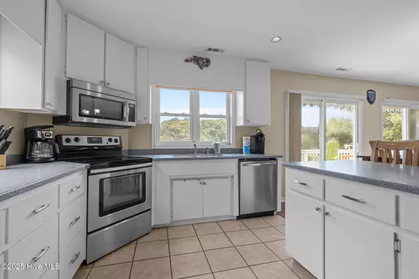 Emerald Isle, NC 28594,107 Ocean Oaks DR