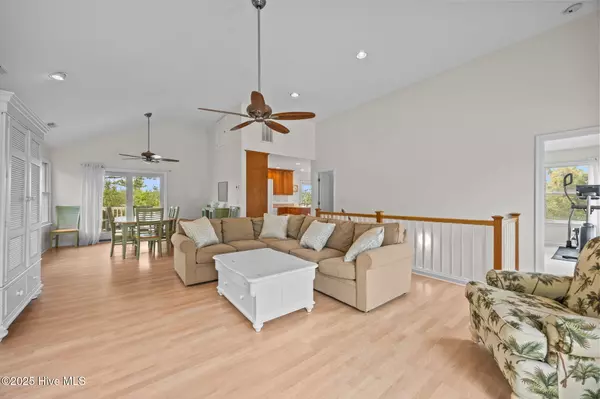 Corolla, NC 27927,514 Robin LN