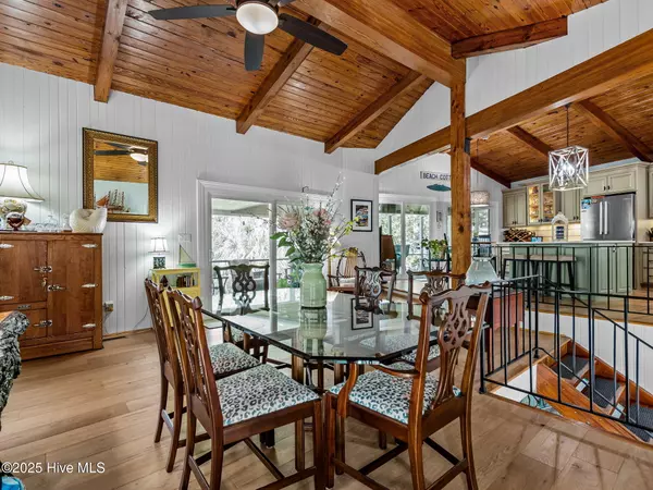 Pine Knoll Shores, NC 28512,106 Pecan CT