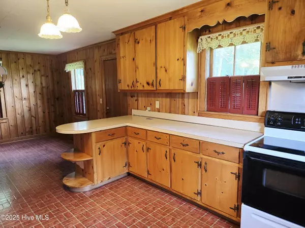 Elizabeth City, NC 27909,1044 Us Highway 17 S