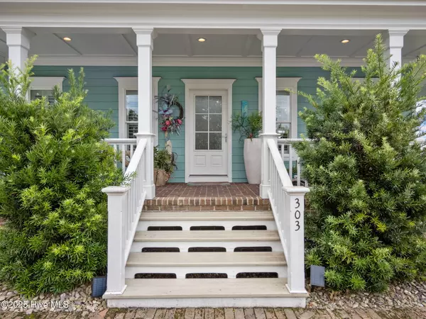 Swansboro, NC 28584,303 S Elm ST