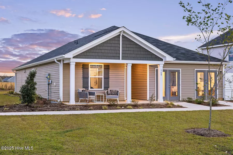 630 S Squires Run LN, Richlands, NC 28574