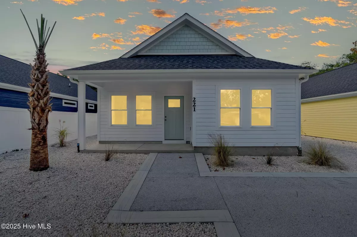 Oak Island, NC 28465,221 NE 75th ST