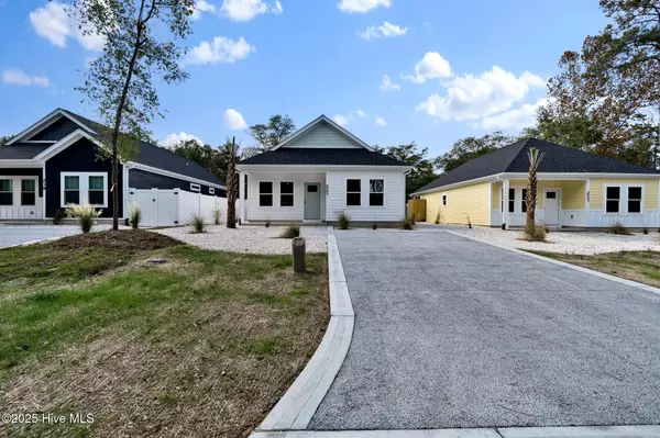 Oak Island, NC 28465,221 NE 75th ST