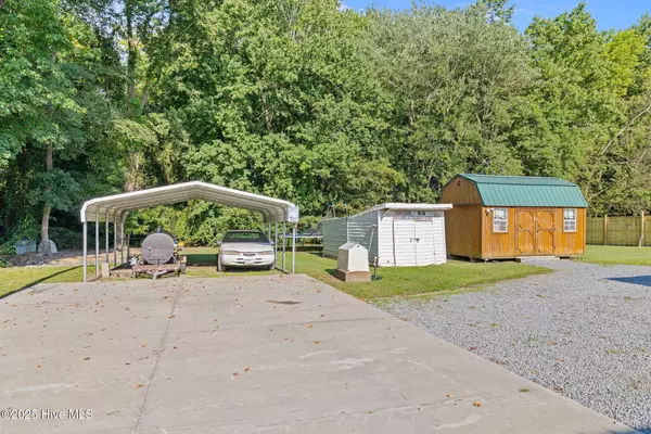 Newton Grove, NC 28366,88 Holiday LN