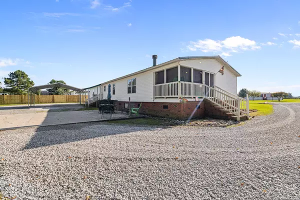 Newton Grove, NC 28366,88 Holiday LN