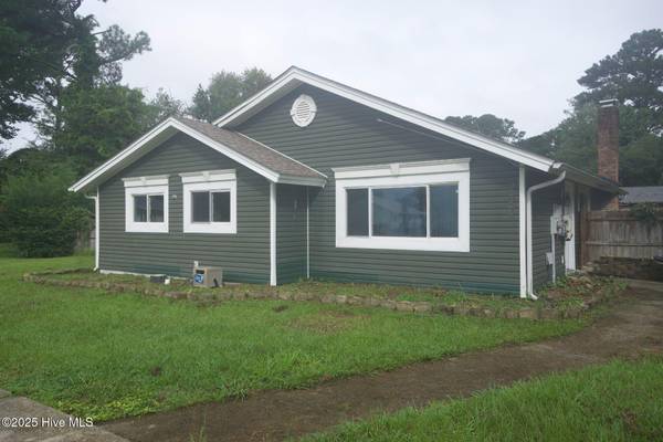 200 N Willow LN, Jacksonville, NC 28546