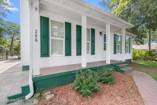 Oak Island, NC 28465,206 NE 45th ST