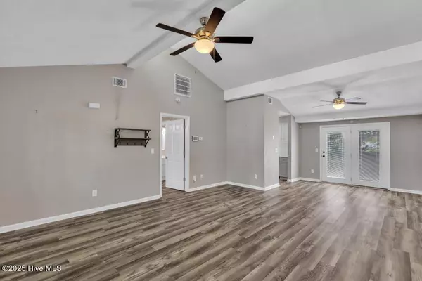 Hubert, NC 28539,205 Cinnamon DR