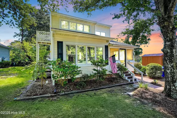 122 SE 2nd ST, Oak Island, NC 28465